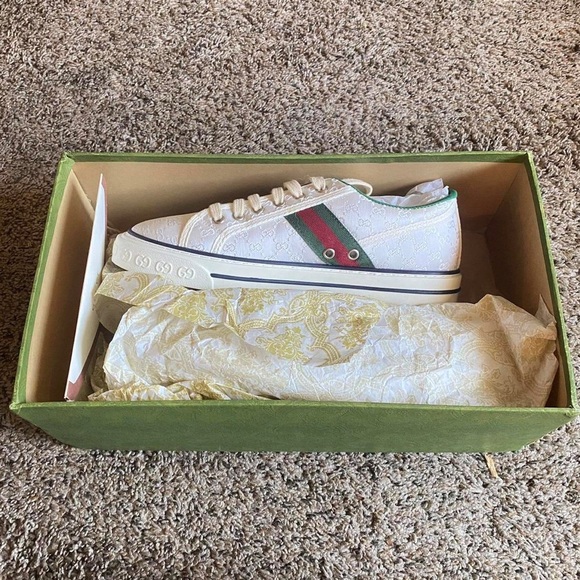 Gucci Women's White Trainers - Picture 2 of 4
